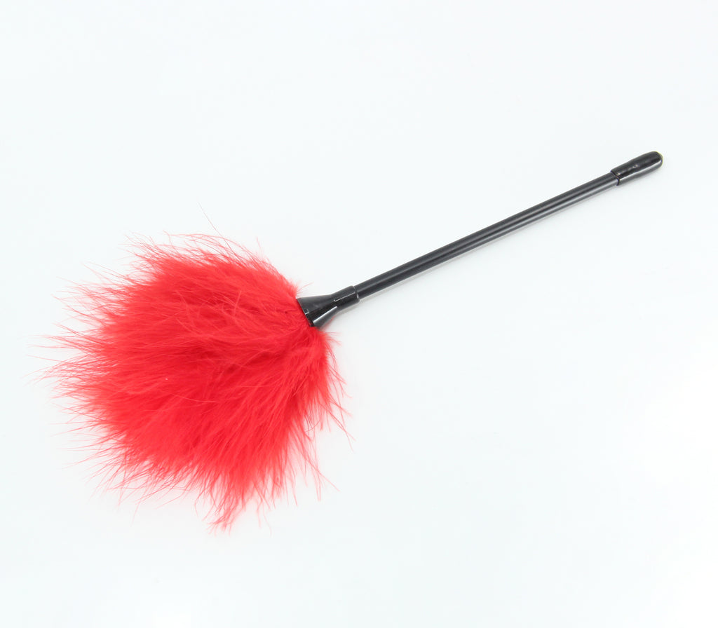 LOVE IN LEATHER CRO023A FEATHER TICKLER RED